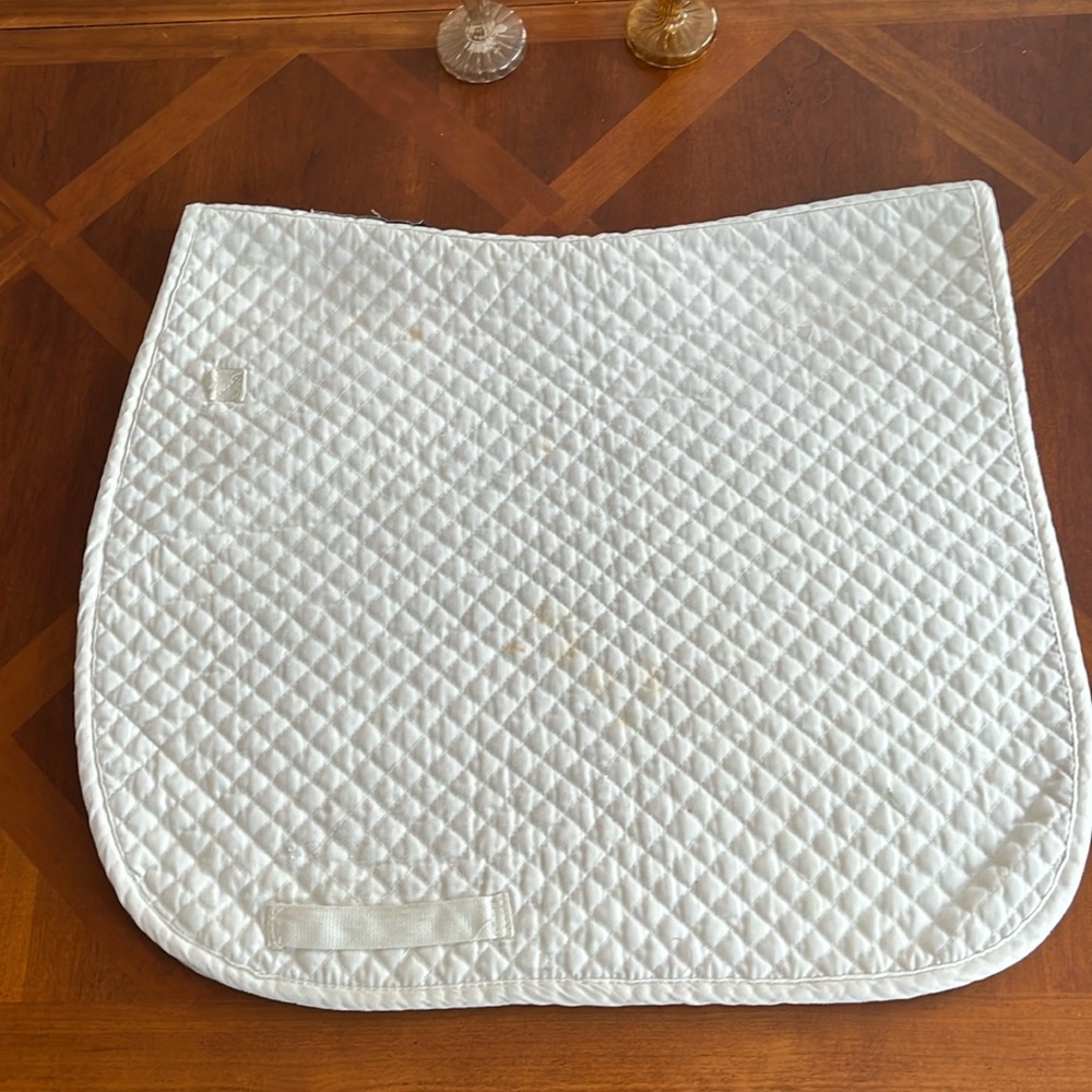Dressage saddle pad